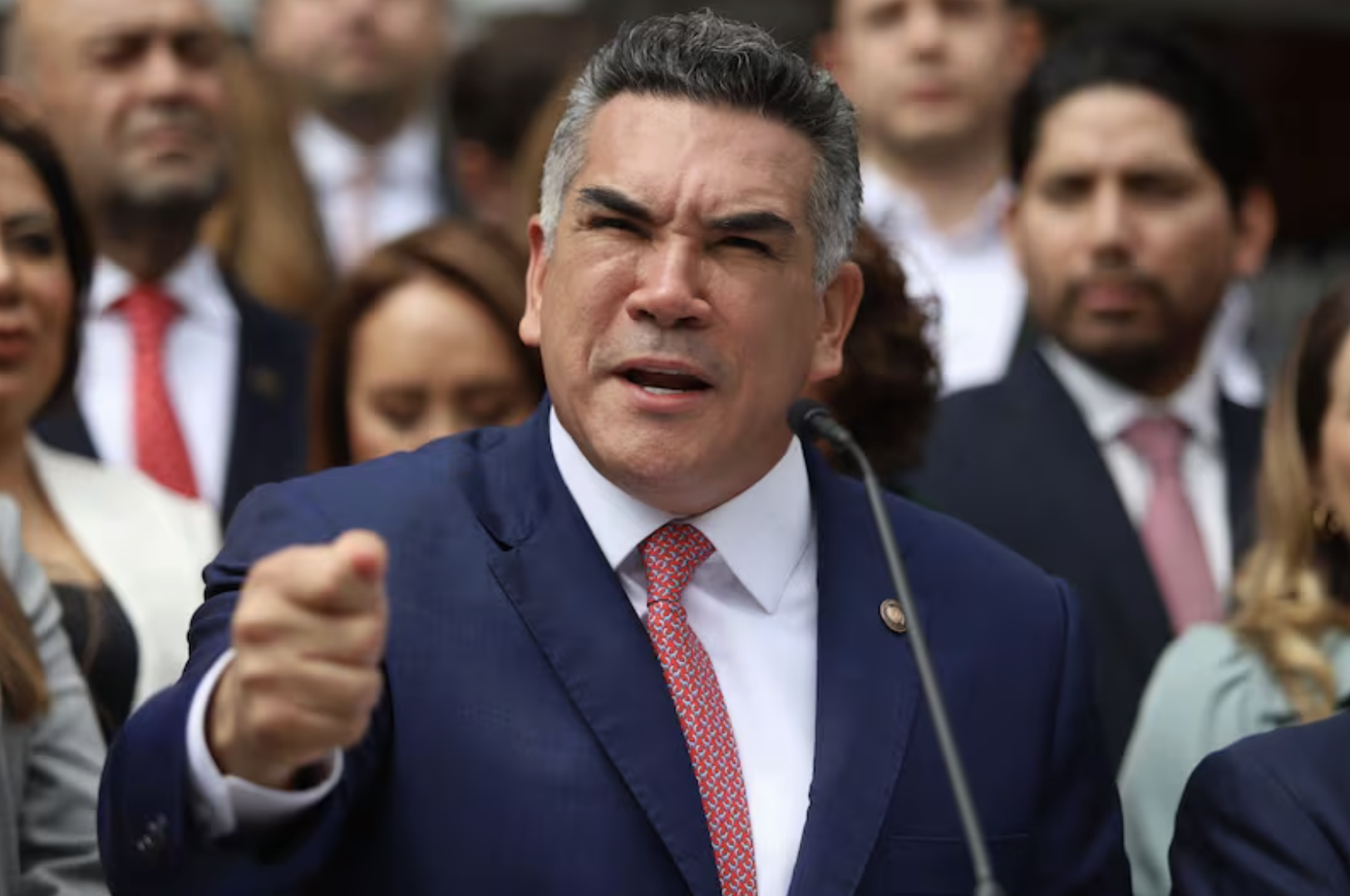 Encuesta sobre liderazgos políticos coloca a dirigente priista como el mejor preparado para gobernar México